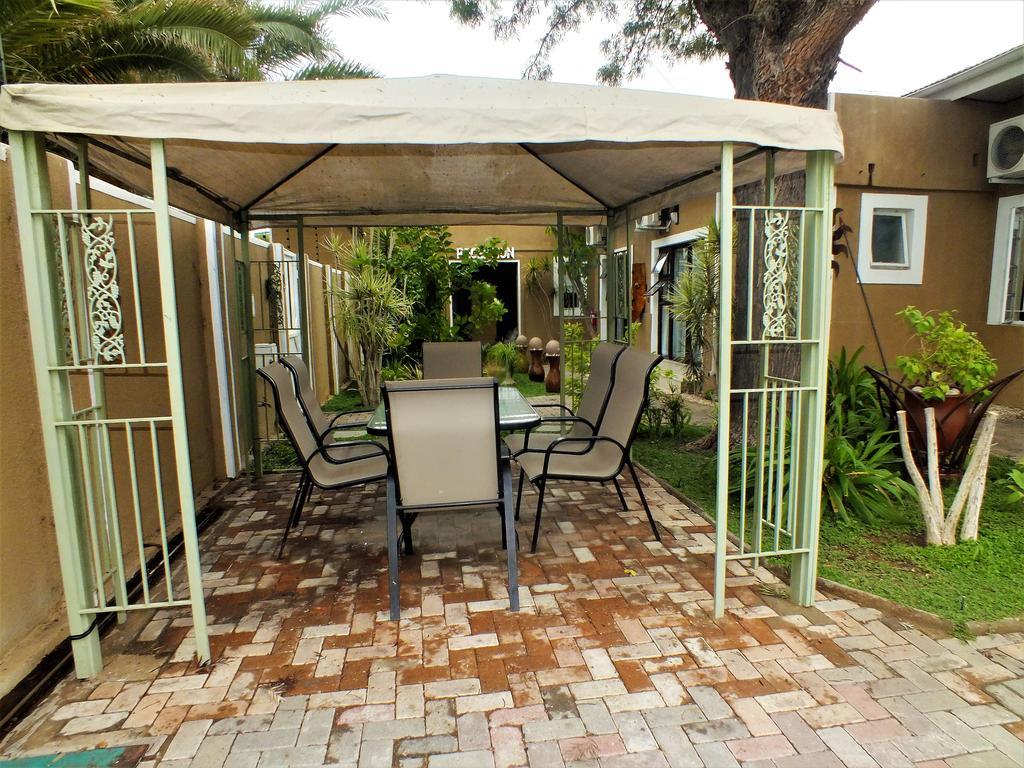 Uzuri Guesthouse Cc Windhoek Eksteriør bilde